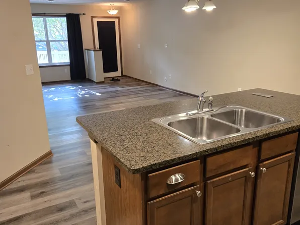 15555 60th Ave N, Plymouth, MN 55446