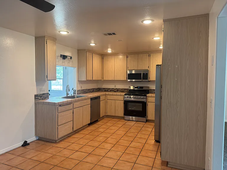 32 Browns Rd — Photo 10