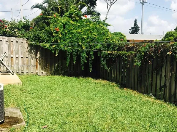 217 SE 8th St #601, Hallandale, FL 33009