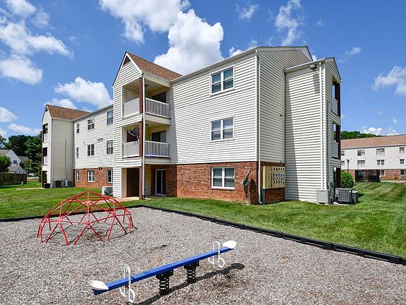 5th image of 102 Chesterfield Ln APT 201
