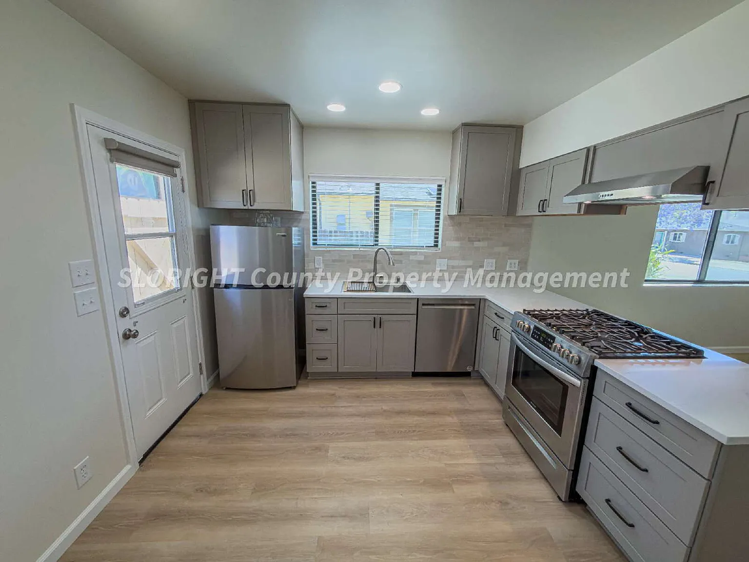 2 bed, 1.0 bath, $2,900 — Photo 2