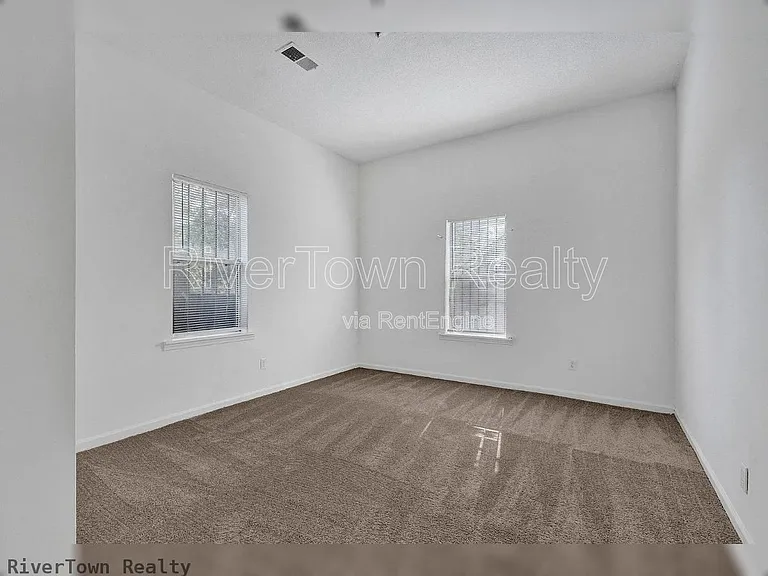 439 Simpson Ave — Photo 9