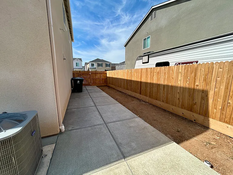 4417 Bellaire Ave — Photo 22