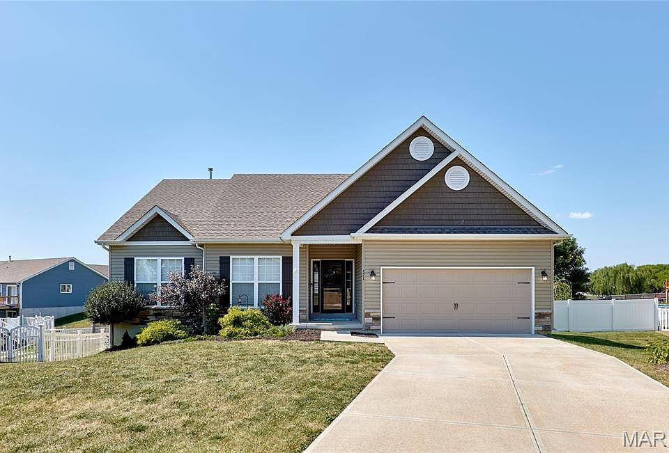 1st image of 571 Newcastle Dr