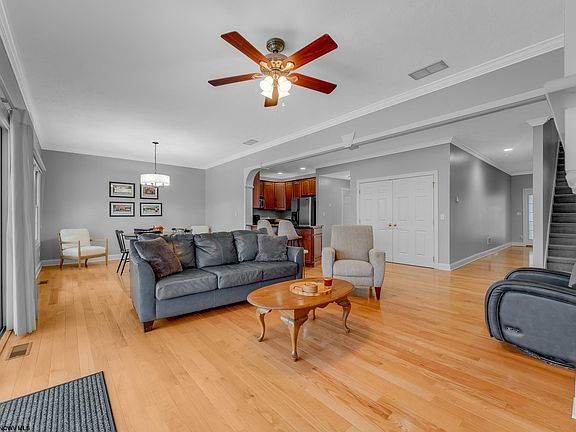5th image of 404 Saint Andrews Dr
