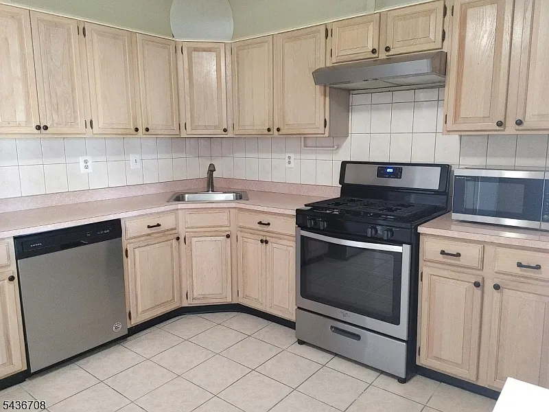2 bed, 2.0 bath, $2,300 — Photo 2