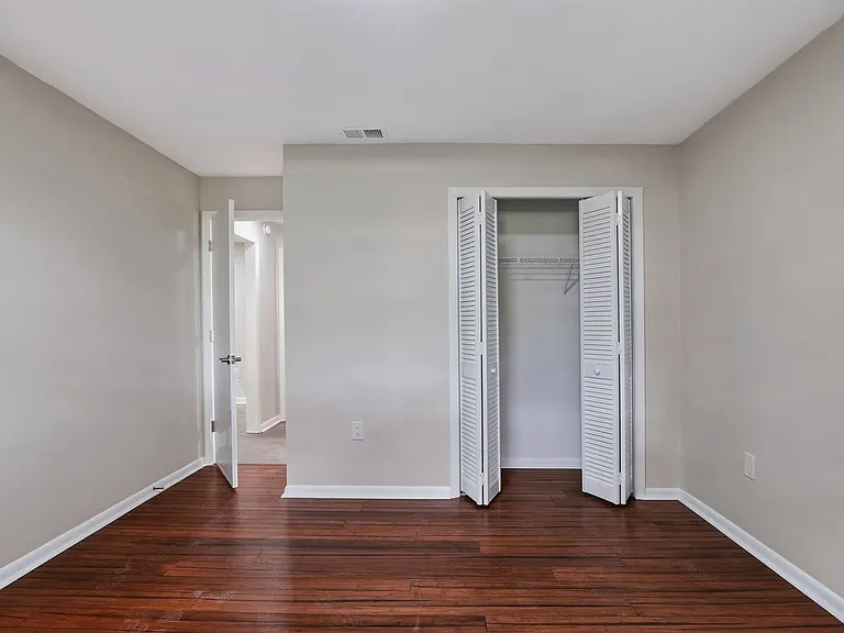 1201 Burlington Ct — Photo 24