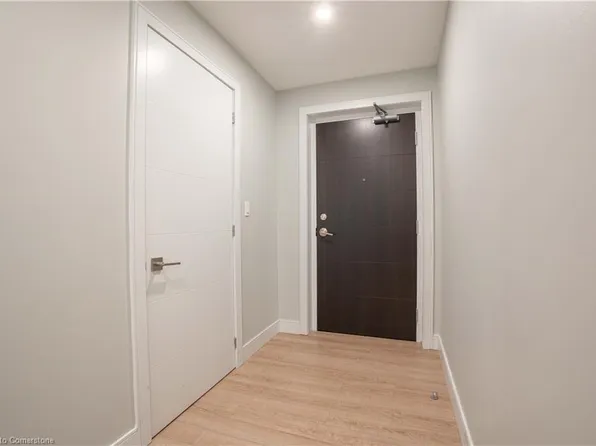 300 4th Ave, Saint Catharines, ON L2R 6P9