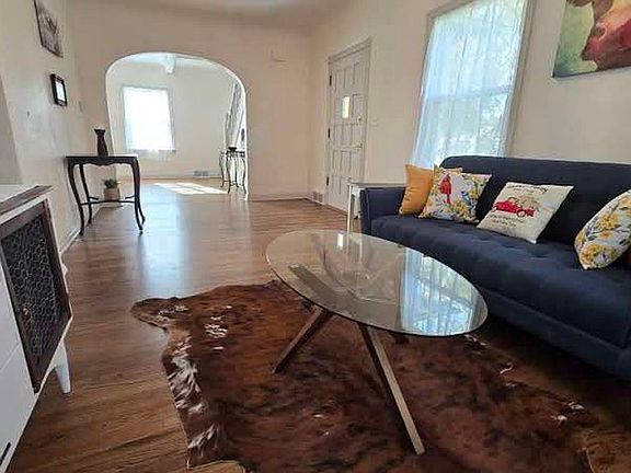 2nd image of 721 Custer St