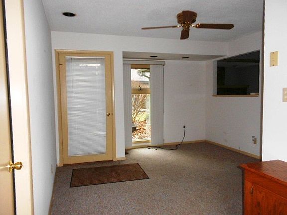 3rd image of 8 Shorewood Dr N
