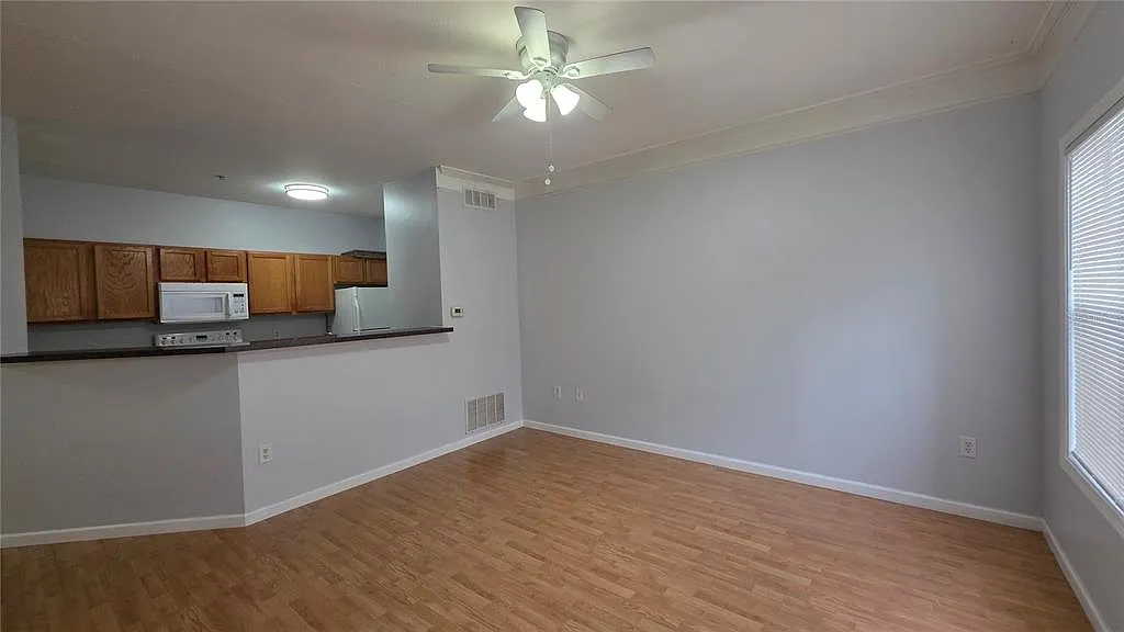 1 bed, 1.0 bath, 794 sqft, $1,300 — Photo 3