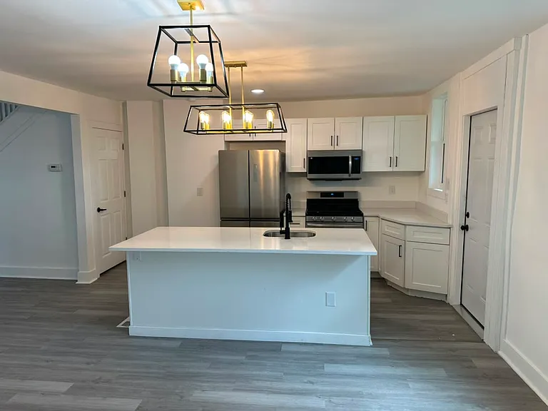 1367 Marlboro Ave — Photo 1