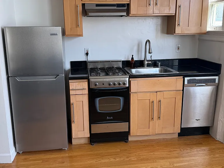 1470 California St #7 — Photo 11