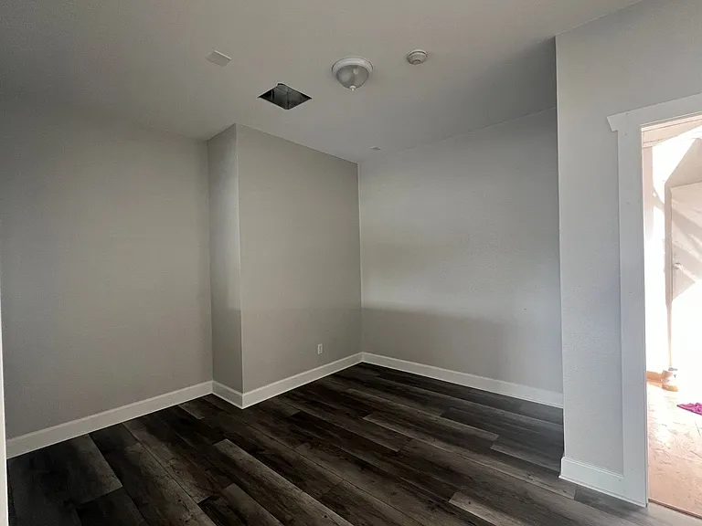 2111 State Ave NE — Photo 21