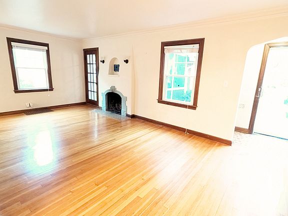 Spacious Living room. All new paint in the entire interior.