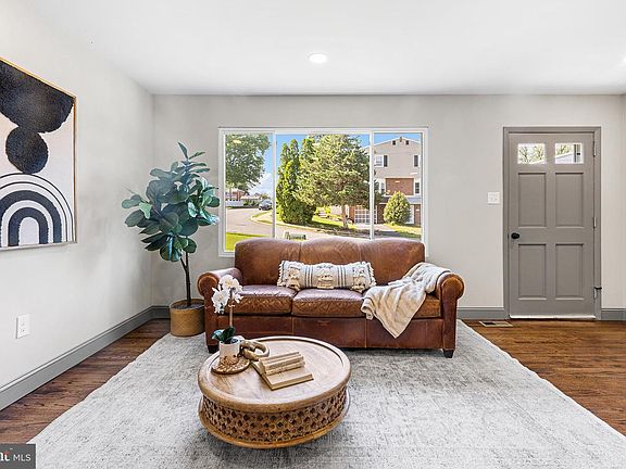 5th image of 26 Virginia Cir