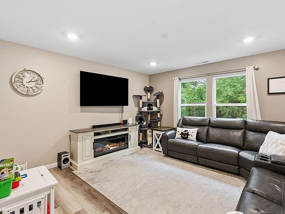4th image of 8105 Louna Dr