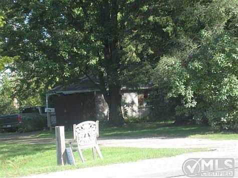1074 N. Van Dyke 004.jpg
