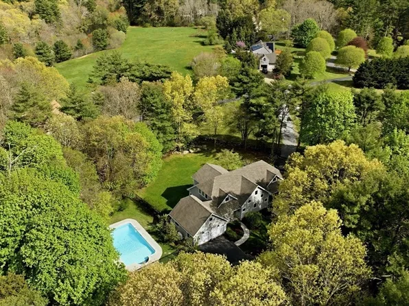 7 Shadow Farm Ln, Rochester, MA 02770