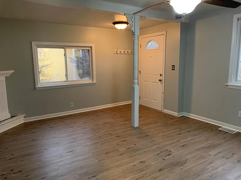 Entryway/Living Room