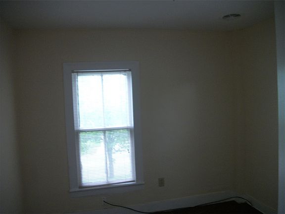 4th image of 563 S Court St APT 1