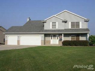 8443 S Melrose Dr, Oak Creek, WI 53154