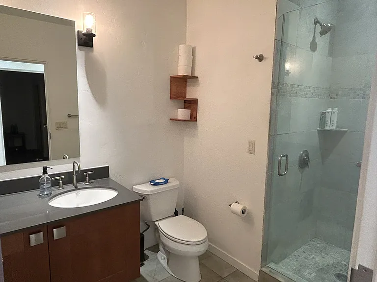 231 Robinson St #202 — Photo 8