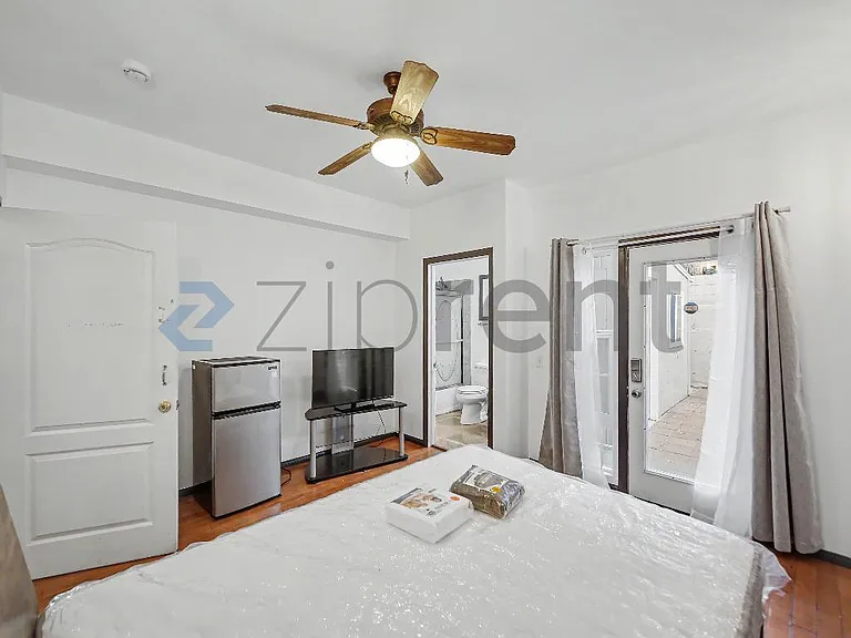 233 S Benton Way — Photo 24
