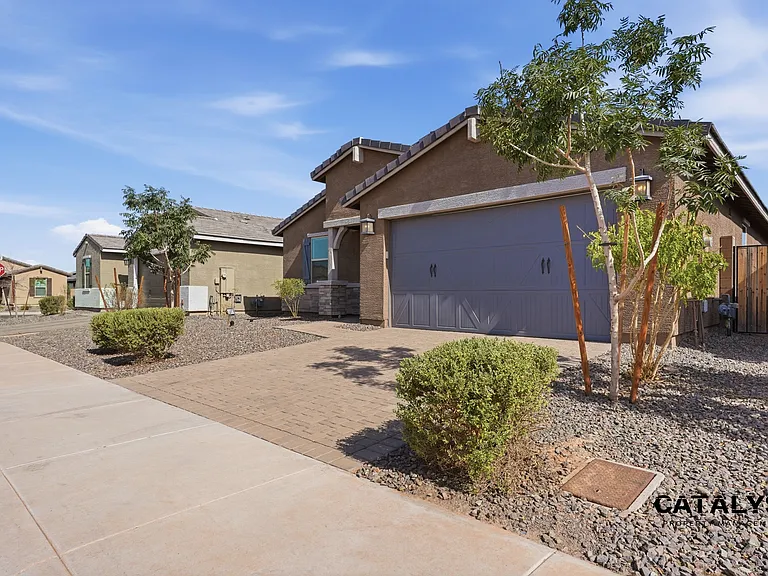 6926 W Winston Dr — Photo 10