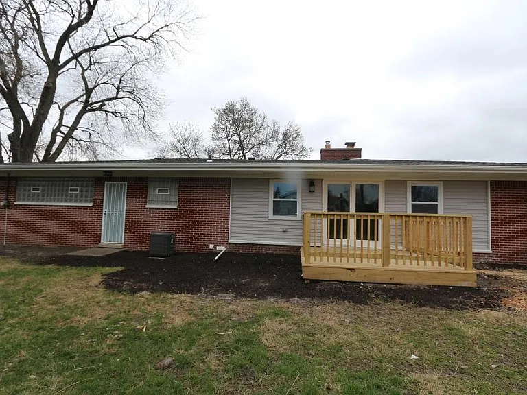 5465 Maryland St — Photo 4
