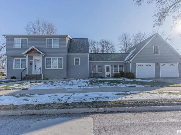 912 N Illinois Ave, Salem, IL 62881