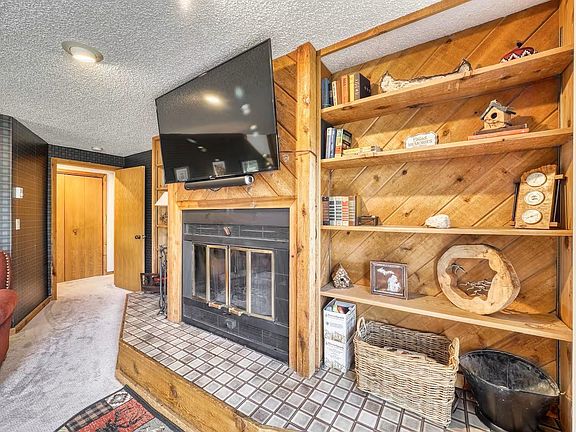 3rd image of 6687 Schuss Mountain Lane