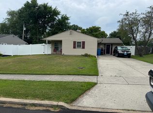 57 Black Walnut Rd, Levittown, PA 19057