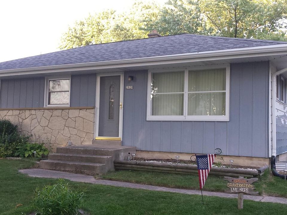1st image of 2928 S 102nd St