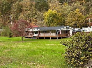 31 Disney Ln, Charleston, WV 25306