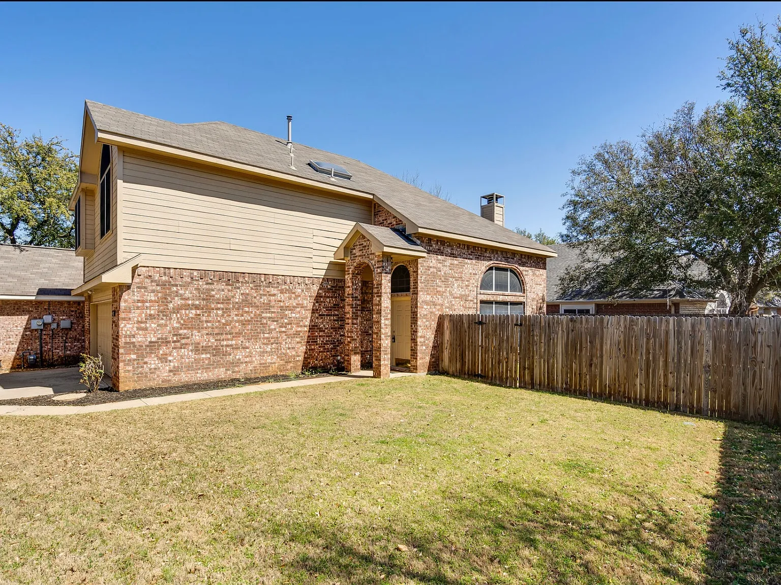 3 bed, 2.5 bath, 1383 sqft, $2,750 — Photo 2