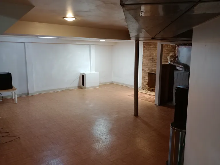 268 Oxford Ave — Photo 11