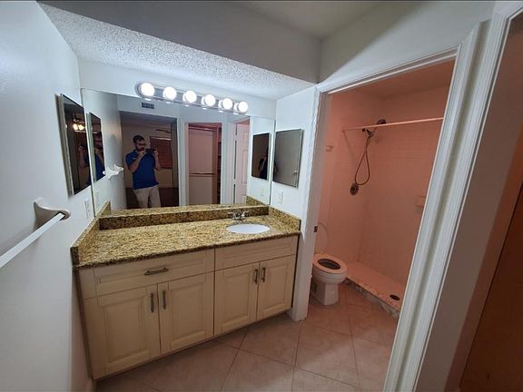5th image of 8 NE Via De Casas Sur #104