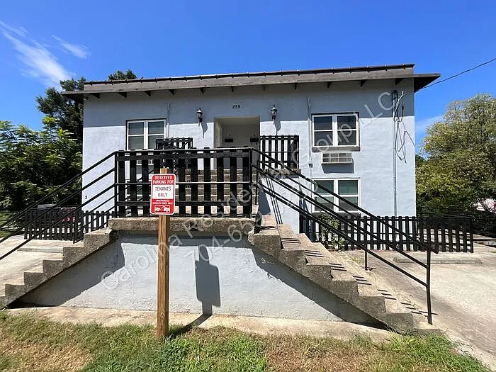 1 bed, 1.0 bath, 600 sqft, $995 — Photo 2