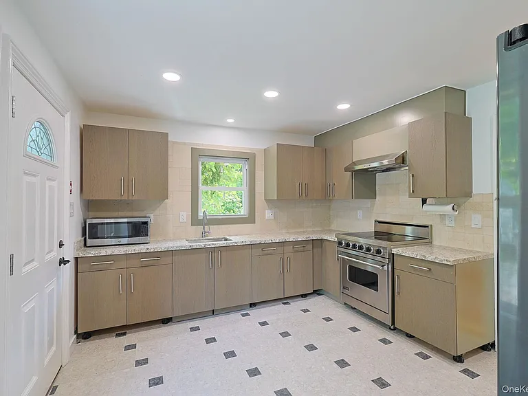 437 Oscawana Lake Rd #435 — Photo 7
