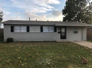 612 SW 15th St, Moore, OK 73160
