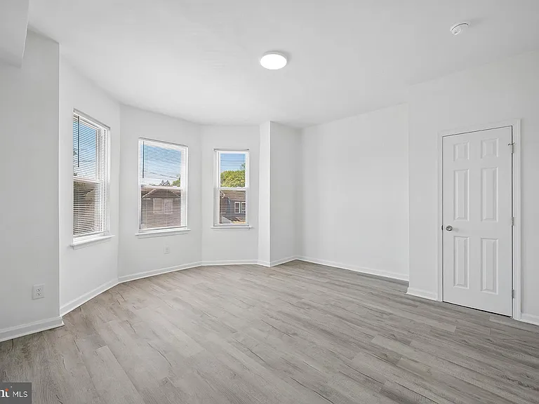 5829 Crittenden St — Photo 8
