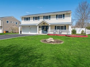 33 Sioux Dr, Commack, NY 11725