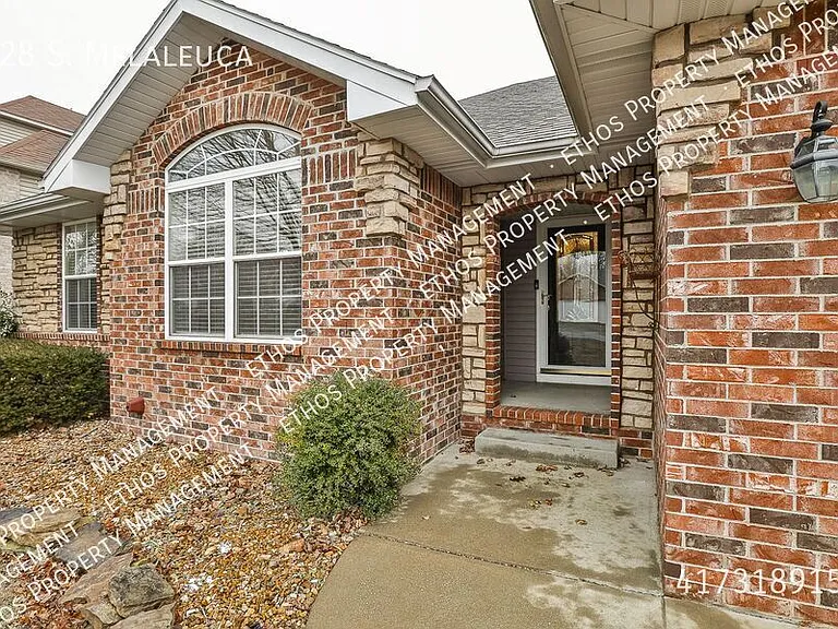 428 S Melaleuca Dr — Photo 2