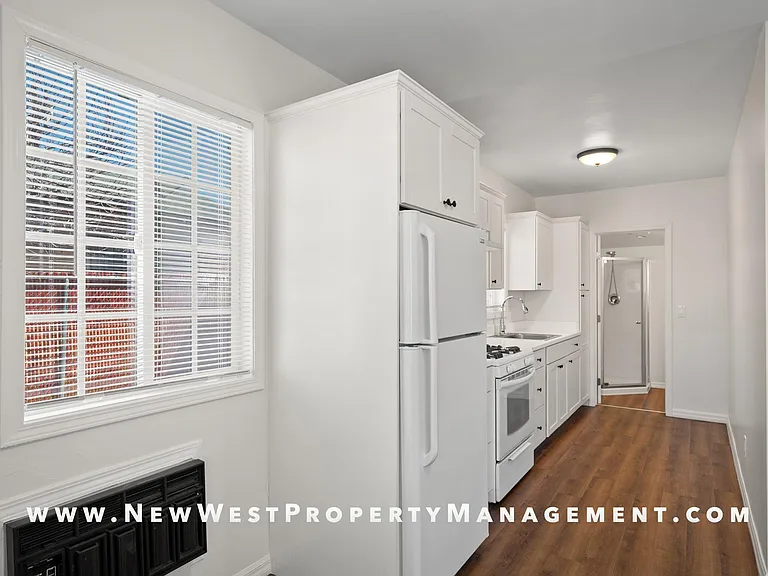 1043 Sampson St #A — Photo 8