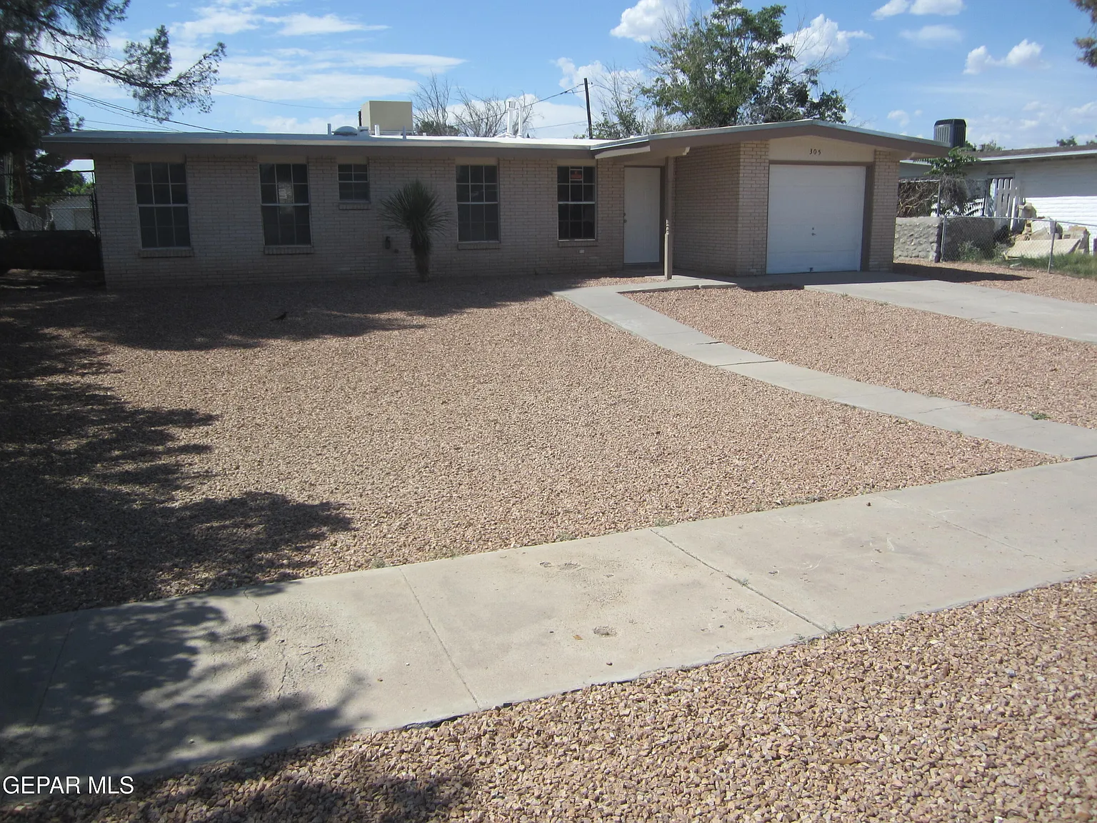 4 bed, 2.0 bath, 1800 sqft, $1,700 — Photo 4