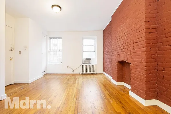 Rented by Mdrn Residential | media 8