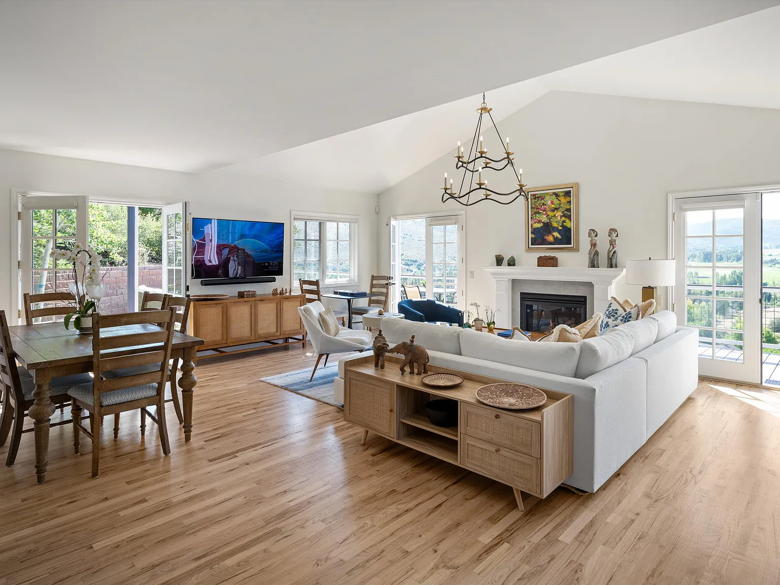 3 bed, 2.5 bath, 2264 sqft, $10,000 — Photo 4