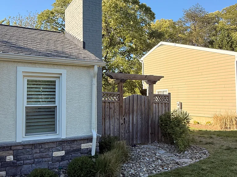 466 Manor Rd — Photo 36