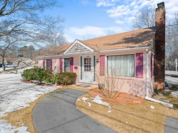 1109 Cohannet St, Taunton, MA 02780